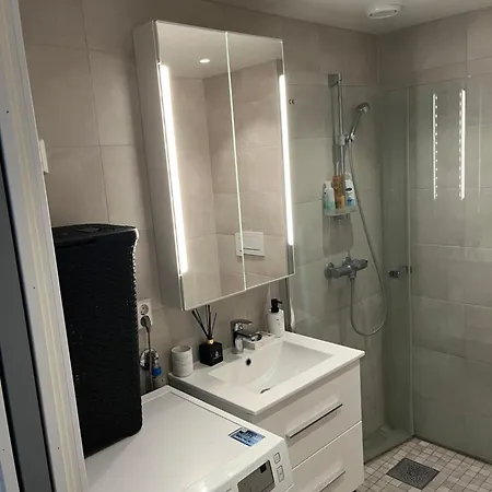 Urban Resident By The Ferry Lägenhet