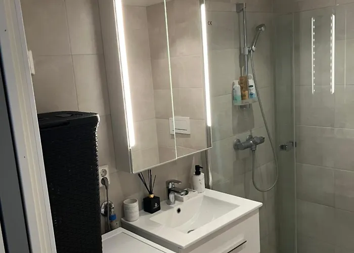 Urban Resident By The Ferry Apartman