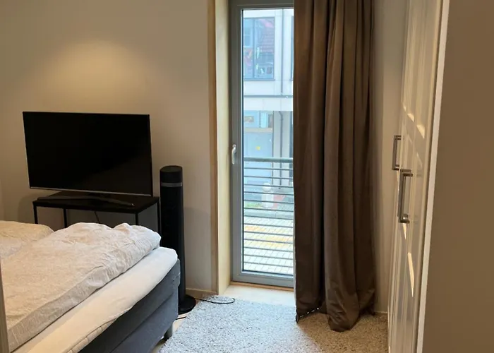 Urban Resident By The Ferry Apartman *